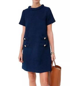 Elegante Abito Estivo in Tweed per Donna, Collo Tondo, Maniche Corte, Dettagli con Bottoni, Aderente, Lunghezza al Ginocchio, per Ufficio e Casual - Product Image 2
