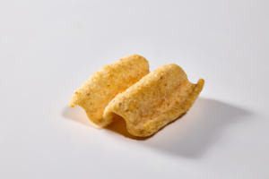 Chips Multigrano con Sabor Picante, a Base de Maíz Integral Enriquecido, Crujientes, con Aroma a Asado, Rico en Umami - Product Image 2