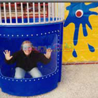 Réservoir de dunk gonflable extérieur de qualité commerciale jeux de carnaval d'arrière-cour machine à tremper réservoir de dunk d'eau à vendre