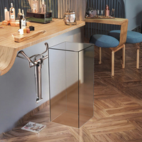 Moderner Acrylwürfel-Display-Rack-Sockelst änder Klarer, leichter, vormontierter Innenbereich
