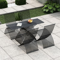 Table et chaise pliantes d'extérieur en fer forgé, style nordique moderne et minimaliste, pour cour communautaire, café, balcon, ambiance décontractée en plein air
