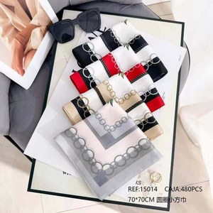 Sciarpa quadrata circolare 70x70 cm con motivo a catena, accessorio moda per donna - Product Image 3