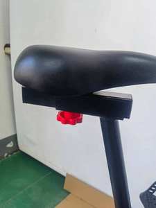 Vélo d'aérobic d'intérieur en acier à contrôle magnétique avec écran capacitif Équipement d'exercice de rotation à usage domestique - Product Image 5