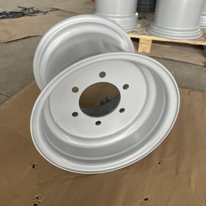 Maßgefertigte Landwirtschaftliche Traktorräder 6x205 Lochkreis 205 mm, 13x15,5 Stahlfelgen für Landmaschinen für Reifen der Größe 400/60-15.5 - Product Image 4