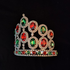 Corona de Cristal con Pedrería, Color Rojo y Verde Navideño, para Concursos de Belleza - Product Image 2