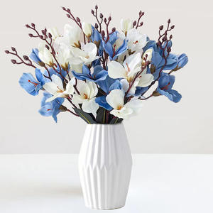 <span class=keywords><strong>Fleur</strong></span> de Magnolia Artificielle 5 Têtes <span class=keywords><strong>D</strong></span>écoration de Table Longue Durée Style Européen Saint-Valentin Noël Diplôme - Product Image 1