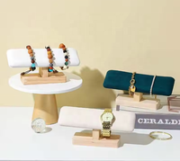 Support de Présentation pour Bracelets, Montres et Bijoux en Velours et Cuir, Fait Main, Personnalisable, en Forme de T, Vente en Gros Usine Tonvic