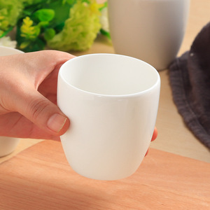 Ensemble de tasses <span class=keywords><strong>à</strong></span> eau et <span class=keywords><strong>à</strong></span> <span class=keywords><strong>thé</strong></span> <span class=keywords><strong>en</strong></span> céramique <span class=keywords><strong>en</strong></span> <span class=keywords><strong>porcelaine</strong></span> de conception chinoise blanc pur <span class=keywords><strong>avec</strong></span> couleur sous-glaçure pour le petit-déjeuner et le <span class=keywords><strong>thé</strong></span> du matin - Product Image 3