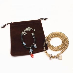 Pochette de voyage personnalisée en velours et daim avec cordon de serrage pour bijoux, montres, colliers et pierres précieuses – Petit emballage - Product Image 6