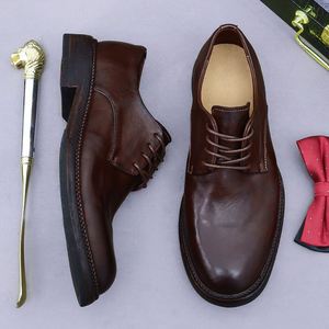 Chaussures pour hommes luxueuses et élégantes à lacets, avec une combinaison de couleurs bleu et marron, dans un style italien, design de chaussures habillées Oxford. - Product Image 2