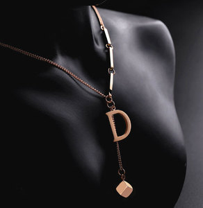 Nuevo y Delicado Collar con Colgante Doble de Acero Inoxidable con Letra Inicial A-Z para Hombre y Mujer, Chapado en Oro de 18K - Product Image 4