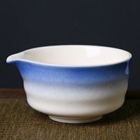 Bol à matcha en céramique de porcelaine artisanal avec logo personnalisé, en stock, pour salade de fruits et accessoires à thé matcha avec bec verseur