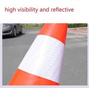 Cône de signalisation routière pliable en PVC de 70 cm (28 pouces) avec base en caoutchouc et LED solaire orange, vente en gros d'usine - Product Image 6