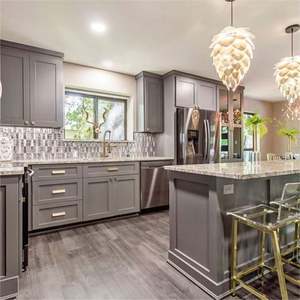 Armoires de cuisine modulaires en contreplaqué de style américain, comptoirs en marbre/laminé écologiques, robinet gris clair, 2023 - Product Image 2