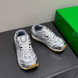 पुरुषों और महिलाओं के लिए उच्च गुणवत्ता वाले नए डिजाइनर जूते - Product Image 2