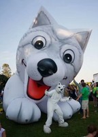 Le loup gonflable de PVC joue le ballon gonflable géant fait sur commande de loup de modèles de bande dessinée animale pour l'affichage