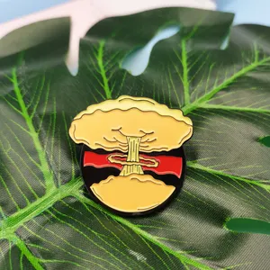 Fabricantes de pines de solapa de China PIN de esmalte suave pines personalizados Logotipo de metal con tarjeta de respaldo