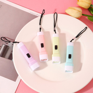 Mini linterna de color macarrón, luz LED portátil EDC, diseño de llavero para uso en exteriores - Product Image 4
