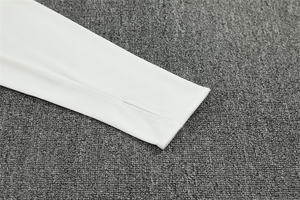 2526 Liverpoolful AD su Polsini Sinistro e <span class=keywords><strong>Destro</strong></span> Tuta da Allenamento per Adulti a Maniche Lunghe con Mezza Zip ad Asciugatura Rapida 100% Poliestere - Product Image 4