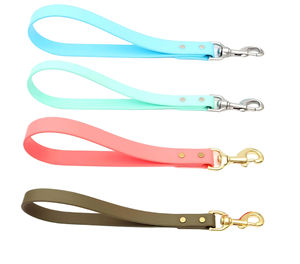 Laisse d'entraînement pour chien anti-traction classique, solide, personnalisée, avec rivets, sangle enduite de PVC, imperméable - Product Image 1