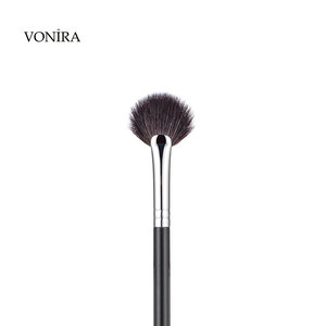 Vonira Beauté Maquillage VHQ-143 Surligneur Ventilateur Buisson Avec Argent Cuivre Virole Manche Noir Personnalisé Service De Marque Privée - Product Image 3