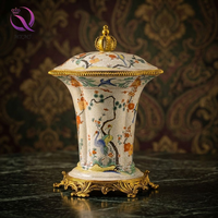 Pot de fleurs et vase en porcelaine rétro classiques en laiton antique, faits à la main, pour la décoration de table à la maison