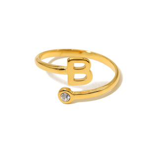 Anneaux de lettres de l'alphabet de A à Z très vendus, en acier inoxydable imperméable, zircon réglable, anneau de doigt à lettre initiale 26 pour femmes - Product Image 1