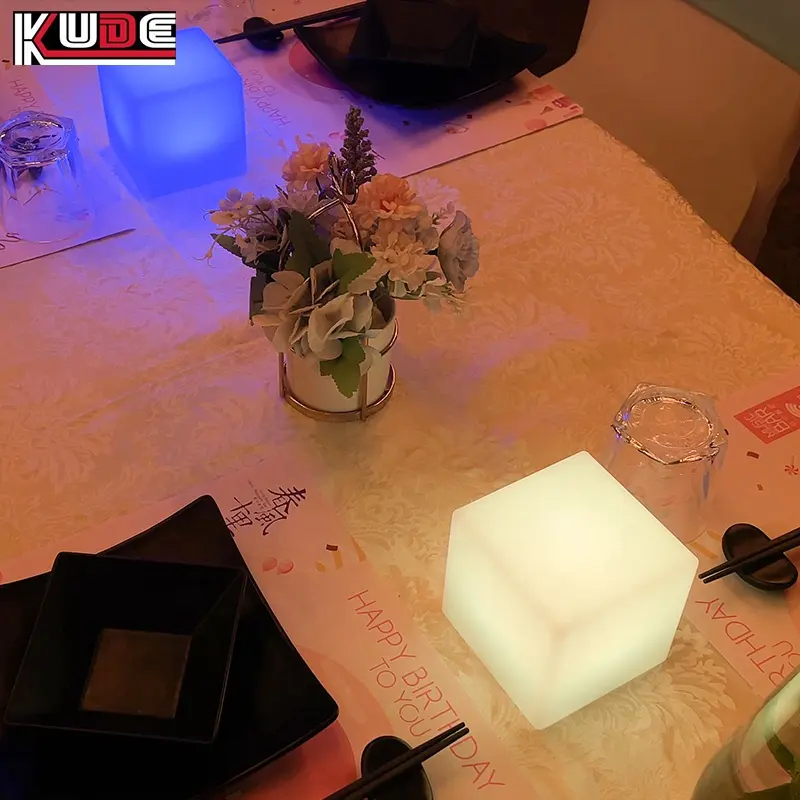 Chinese Design 10 CM Small Cube LED Light suitable for wedding table