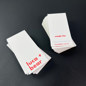 Étiquette suspendue personnalisée en papier blanc avec logo imprimé en couleur, étiquette de vêtement avec cordon pour marque de vêtements - Product Image 5