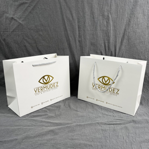 Bolsas de Compra de Papel Blanco Personalizadas con Estampado en Dorado - Empaque de Regalo de Lujo para Clínicas Ópticas, Gafas y Salones de Belleza - Product Image 4