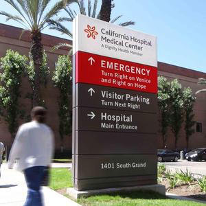 OEM bệnh viện pylon tượng đài dấu hiệu chiếu sáng đứng quảng cáo hộp Đèn ngoài trời biển báo thương mại wayfinding hệ thống dấu hiệu - Product Image 3