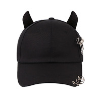 Gorra de Béisbol de 6 Paneles con Cuerno a la Moda Casual y Genial para Exportación, Estilo Urbano Hip Hop Deportivo Unisex con Anillo de Hierro Metálico de Mezclilla 100% Poliéster