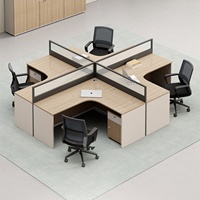 Poste de travail de bureau minimaliste en forme de L avec écrans d'angle, capacité 4/6 personnes, en PVC, fonction de démontage