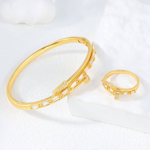 Juego de Pulseras de Joyería de Boda de Oro de 21k al por Mayor de Dubái, Brazaletes Abiertos Vintage Impermeables de Dubái con Anillo para Mujer - Product Image 4