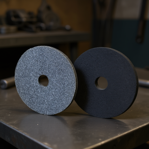 Disco abrasivo comprimido no tejido Fervi UNF150 para pulido de metales - Product Image 3