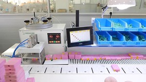 Collier pendentif cœur délicat en zircon cubique entièrement pavé, plaqué or 18 carats, pour femme, en stock, idéal comme cadeau - Product Image 6