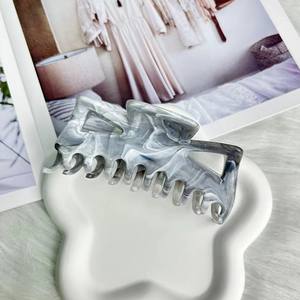 คลิปหนีบผมสไตล์เกาหลีระดับไฮเอนด์ทำจากหินไรน์สโตนพลาสติกเนื้อลายผีเสื้อกลวง - Product Image 1