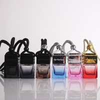 Diffuseur d'huile essentielle de bouteille de parfum de voiture suspendue promotionnelle de 8ML pour le désodorisant coloré de bouteille en verre d'arome de voiture de voiture