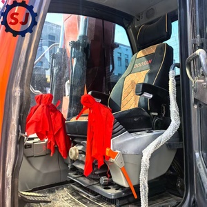 Excavatrice sur chenilles DOOSAN DX140LC 9C d'occasion en état quasi neuf (95%), modèle 2023, 14 tonnes, avec moteur, PLC, pompe et boîte de vitesses pour la construction - Product Image 5