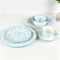 Vente en gros d'usine : Services de table en porcelaine à motif floral bleu imprimé par tampographie, comprenant assiettes, bols, tasses et soucoupes en céramique