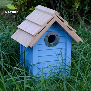 Hangende Eco-Vriendelijke Houten Vogelhuisje Voor Buitengebruik In De Zomer Alle Seizoenen Vogelnest Met Blauwe Bladeren - Product Image 1