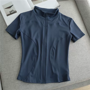 Vestes de <span class=keywords><strong>sport</strong></span> zippées pour femmes M358 avec logo personnalisé, douces et confortables, manches courtes et ajustées pour la course à pied, le fitness et le yoga - Product Image 4