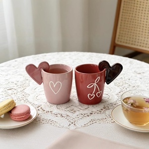 Taza de Agua de Cerámica con Asa de Corazón Romántica y Creativa, Taza de Agua Personalizada <span class=keywords><strong>para</strong></span> Parejas, Regalo de <span class=keywords><strong>Desayuno</strong></span> <span class=keywords><strong>para</strong></span> el Día de <span class=keywords><strong>San</strong></span> <span class=keywords><strong>Valentín</strong></span> - Product Image 1