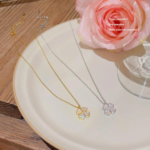 Collar ZGBROTHERS TW-10 de Acero Inoxidable con Cadena Singapuriana Trenzada, Zirconia, Colgante de Corazón Romántico y Trébol de Cuatro Hojas para Mujer - Product Image 3