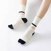 Chaussettes de yoga en coton tricoté respirant, chaussettes antidérapantes personnalisées pour le fitness et le Pilates, chaussettes antidérapantes pour le Pilates et le yoga pour femmes