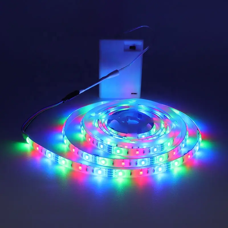 Boîte à piles LED bande lumineuse 3 touches presse manuelle 8mm 5V SMD2835 RGB trois couleurs cheval courant sautant l'eau coulant lumière LED