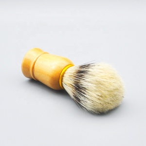 Blaireau <span class=keywords><strong>de</strong></span> rasage humide avec manche <span class=keywords><strong>en</strong></span> <span class=keywords><strong>bois</strong></span> Produit <span class=keywords><strong>en</strong></span> <span class=keywords><strong>bois</strong></span> durable - Product Image 2