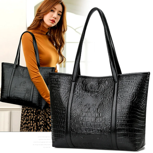 Grande capacità Casual pelle di coccodrillo Tote da donna impermeabile e resistente borsa a tracolla portatile con decorazione di nappe per i viaggi