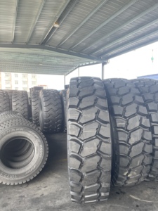 Pneu de camion-benne E4/L4 18.00R33 21.00R35 24.00R35 27.00R49 33.00R51 40.00R57 HAWKWAY Pneu radial OTR pour l'exploitation minière, motif E-4 L-4 - Product Image 2