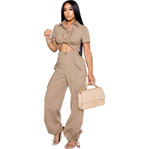 Conjunto de 2 piezas de moda para mujer, camisa de manga corta informal con patrón sólido y pantalones Cargo, pantalones cortos a juego, Tallas cortas - Product Image 2